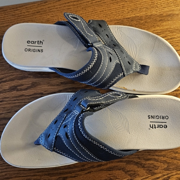 Earth Origins Navy and White Sandals Size 9 - Picture 6 of 6